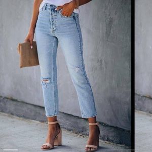 High wasted straight leg light wash jean